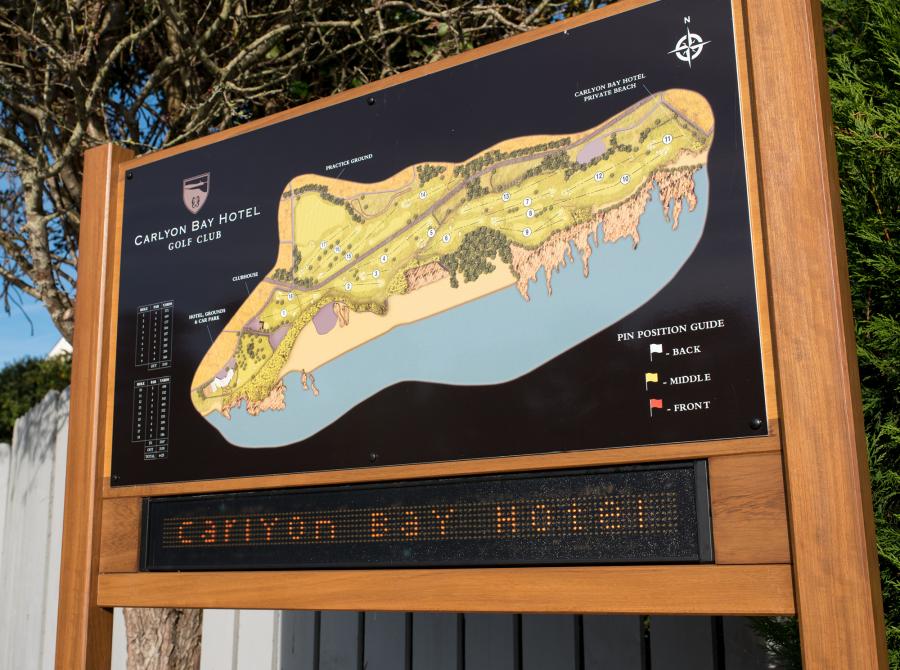 sign showing carlyon golf course