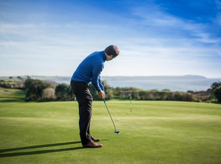 putting green outside golf clubhouse carlyon bay