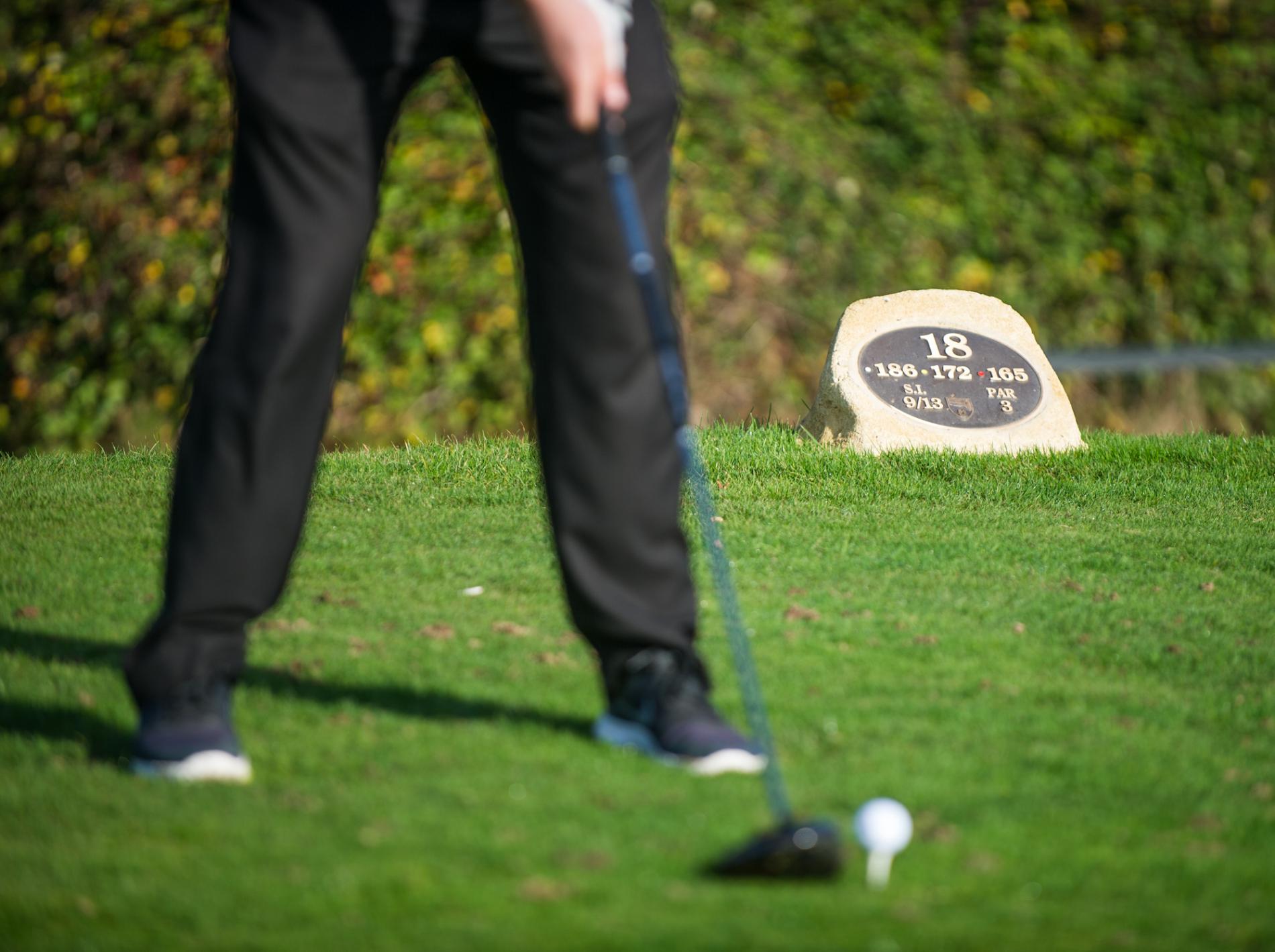 golfer at 18th tee carlyon